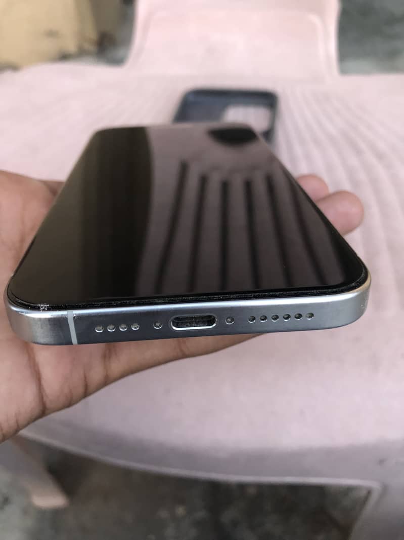 Apple iPhone 15 Pro Max 3