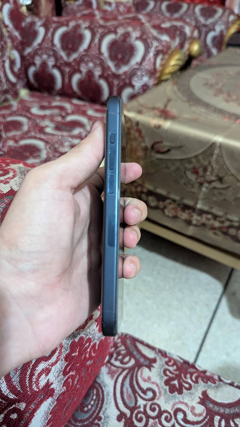 Apple iPhone 15 Pro 6