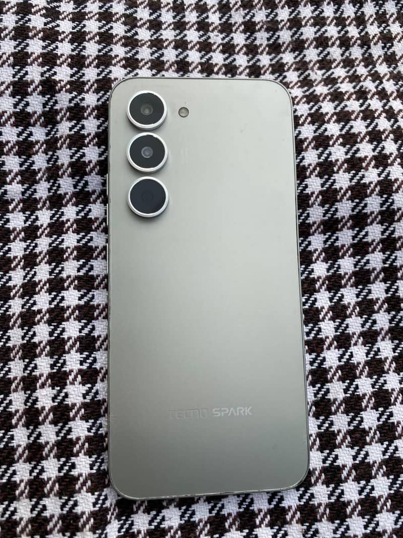 Tecno Spark 40 Pro 1