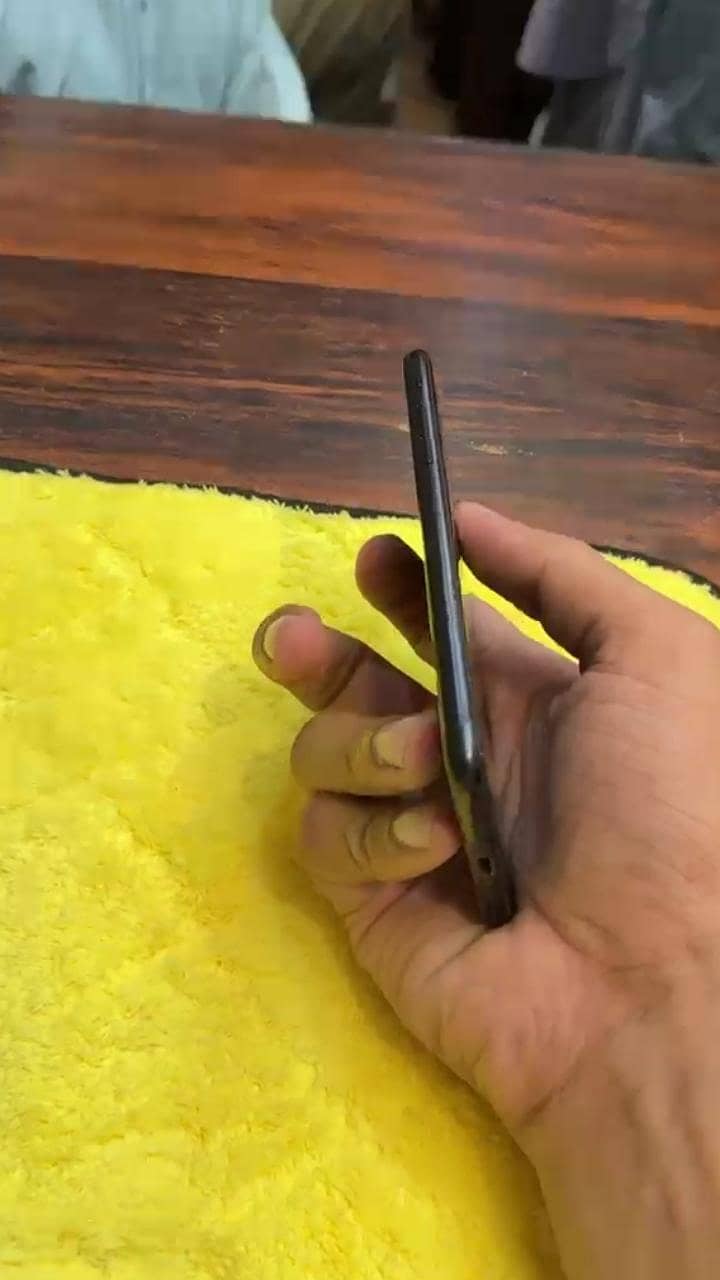 Apple iPhone SE 2 1