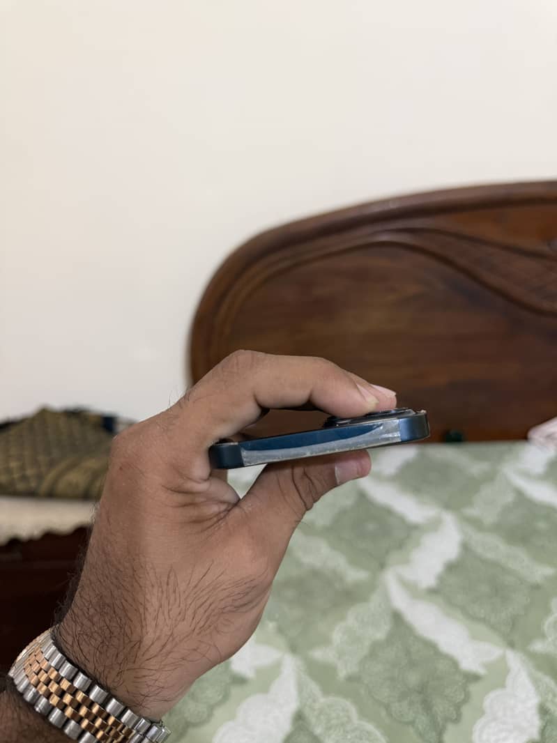 Apple iPhone 13 6