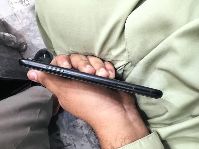 Apple iPhone XR 6