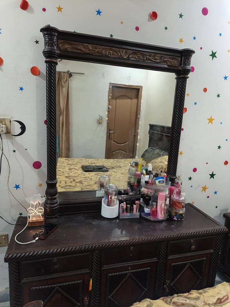 Wooden dressing table 0