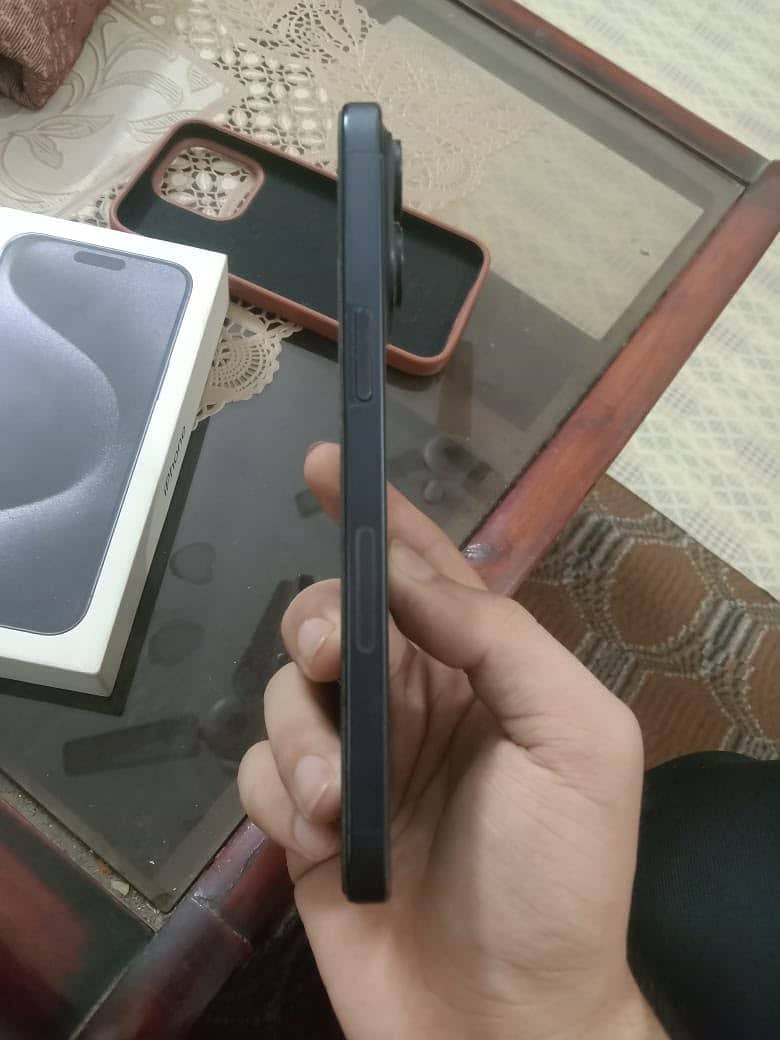 Apple iPhone 15 Pro Max 2