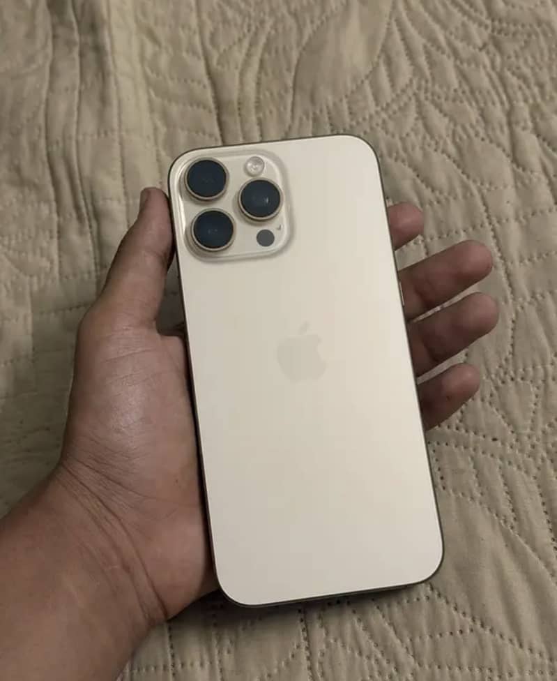 Apple iPhone 16 Pro Max 4