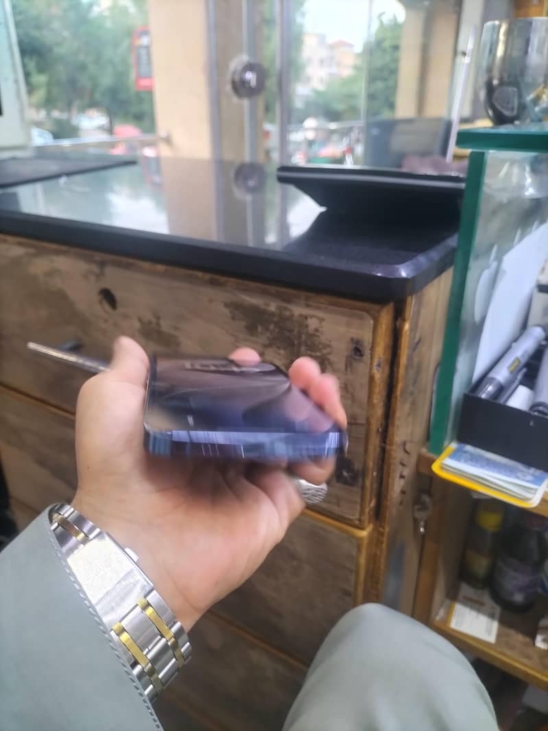 Apple iPhone 13 Pro 2