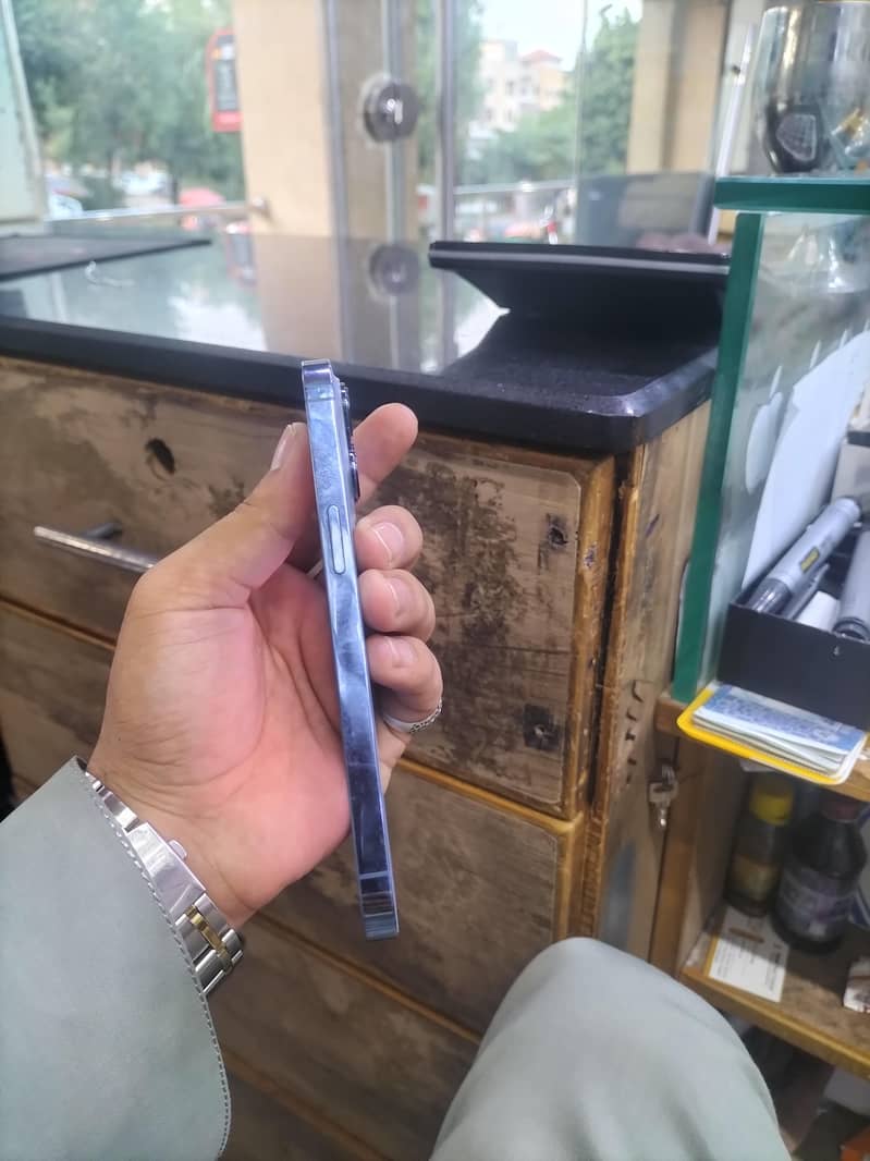 Apple iPhone 13 Pro 3