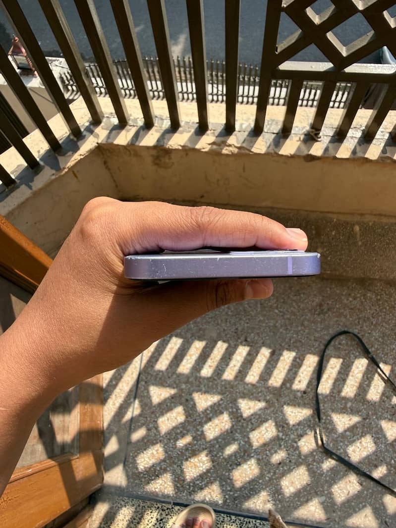 Apple iPhone 12 3