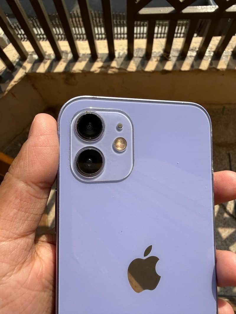 Apple iPhone 12 4