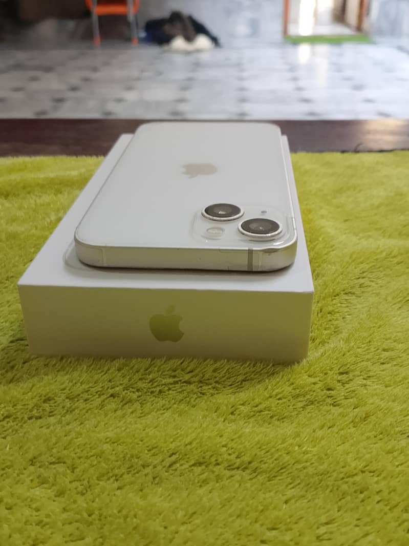 Apple iPhone 13 2