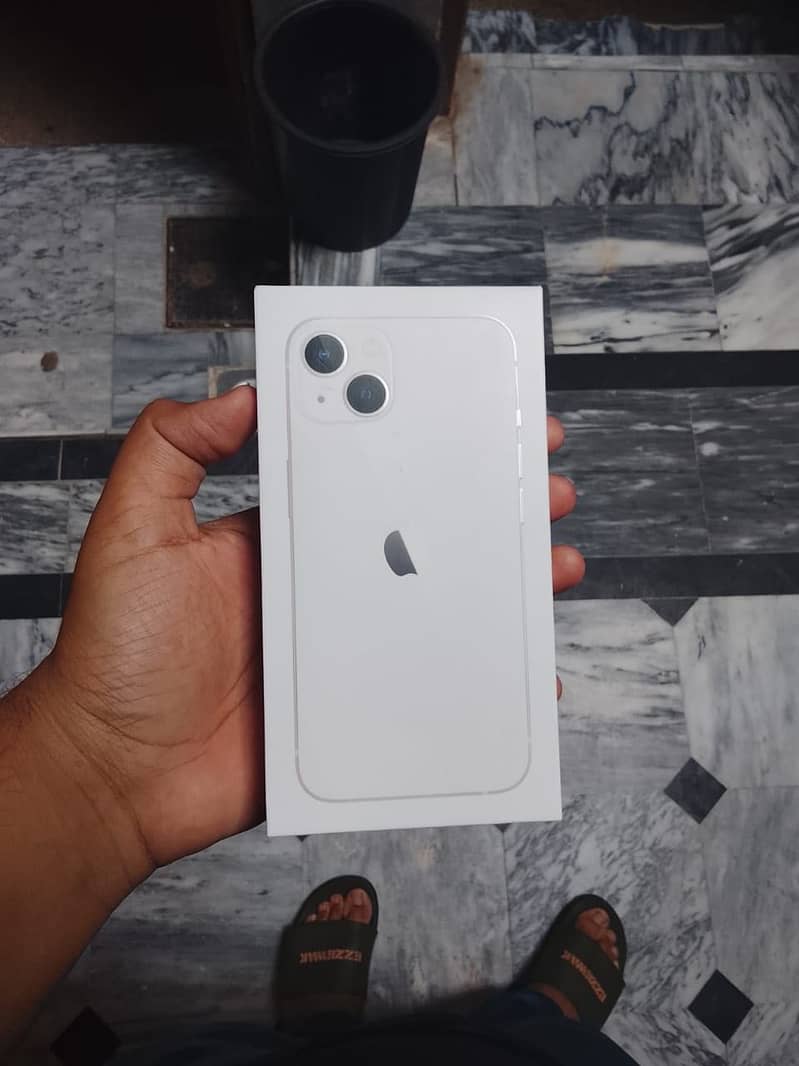 Apple iPhone 13 5