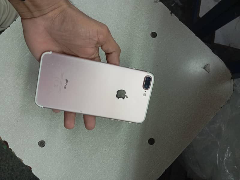 Apple iPhone 7 Plus 1