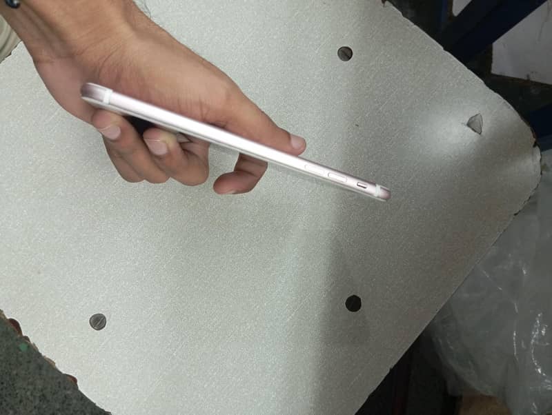 Apple iPhone 7 Plus 3