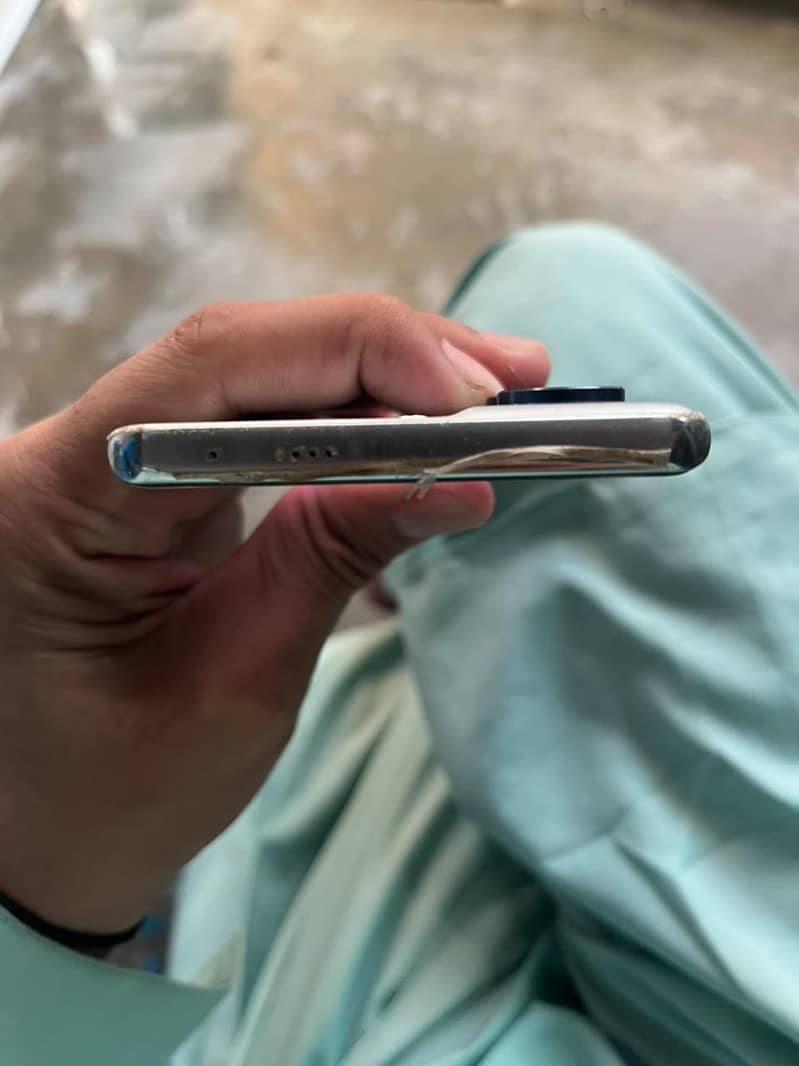Tecno CAMON 40 Pro 1