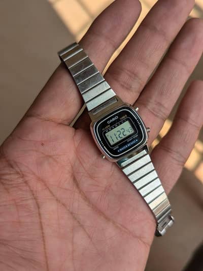 Vintage Casio ladies watch.
