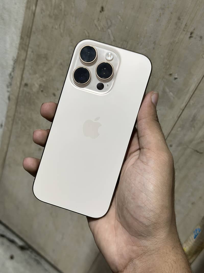 Apple iPhone 16 Pro 0