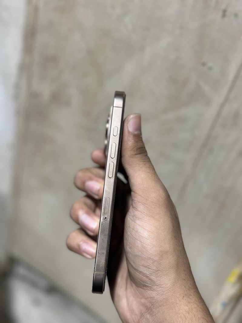 Apple iPhone 16 Pro 6