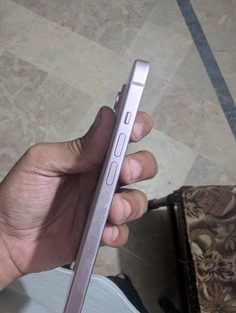 Apple iPhone 15 4