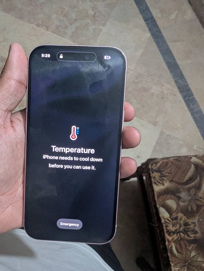 Apple iPhone 15 6