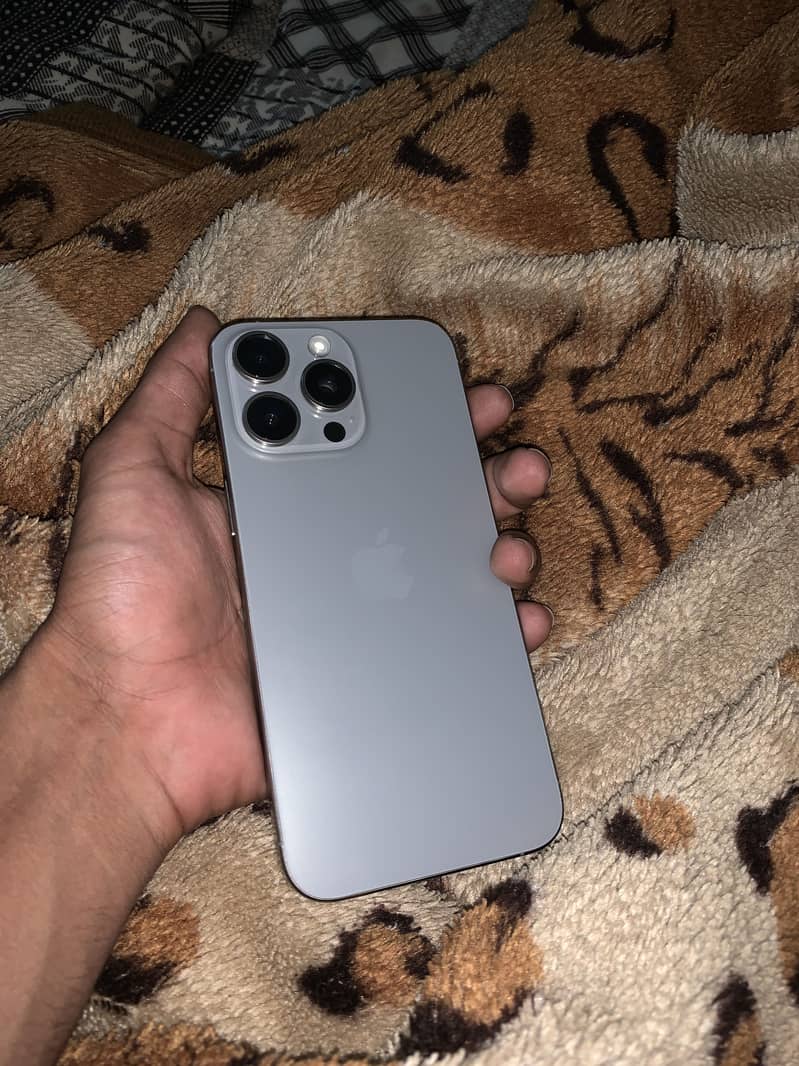 Apple iPhone 15 Pro Max 1