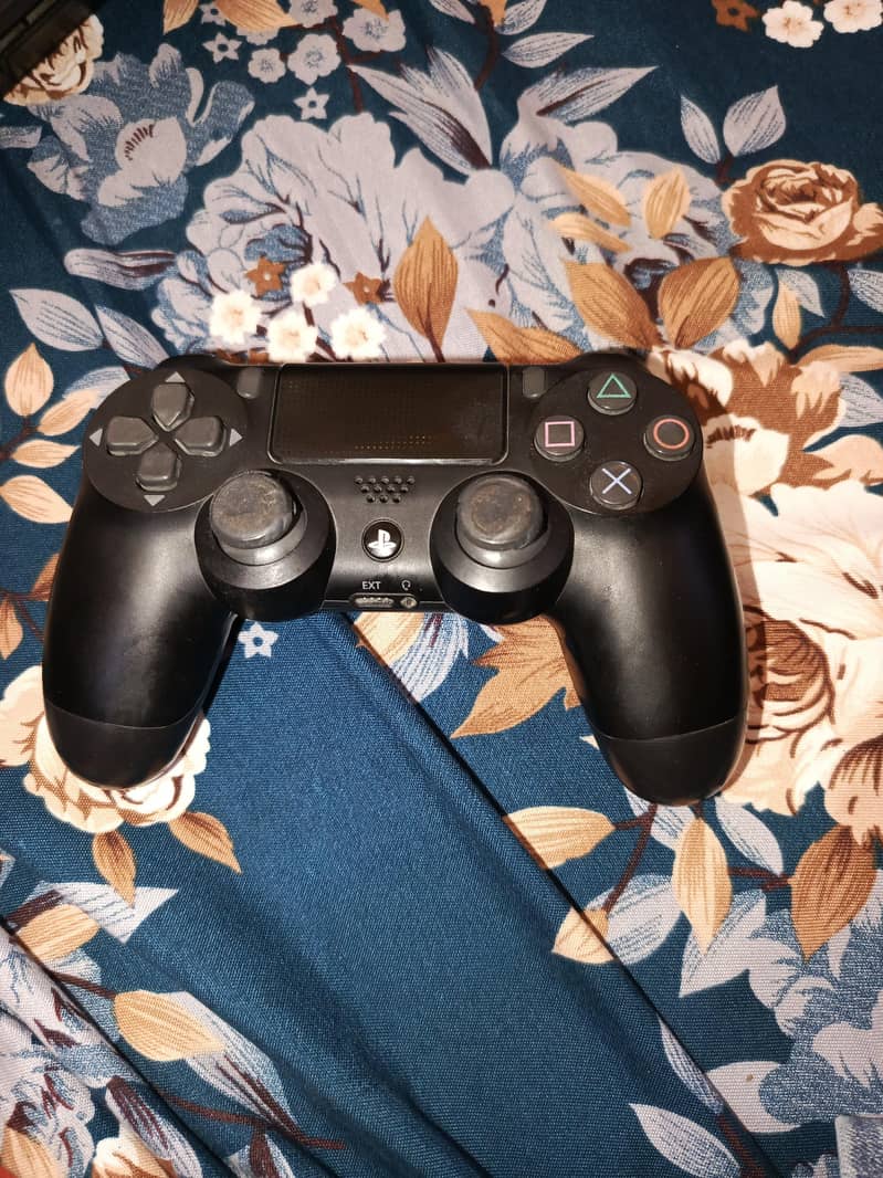PLAY STATION 4 3