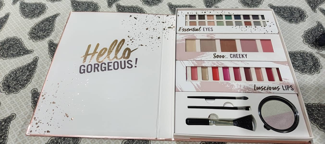 Makeup kit brand new 2