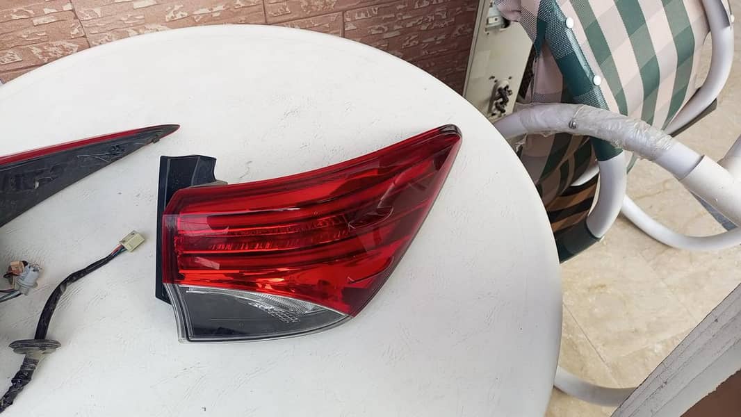 fortuner original back lights 1
