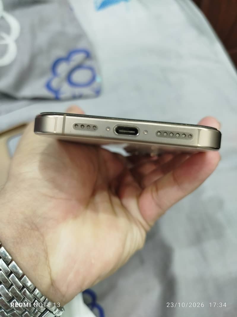 Apple iPhone 16 Pro Max JV 2