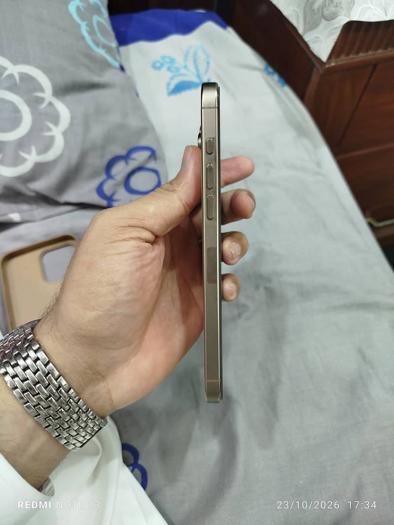 Apple iPhone 16 Pro Max JV 4