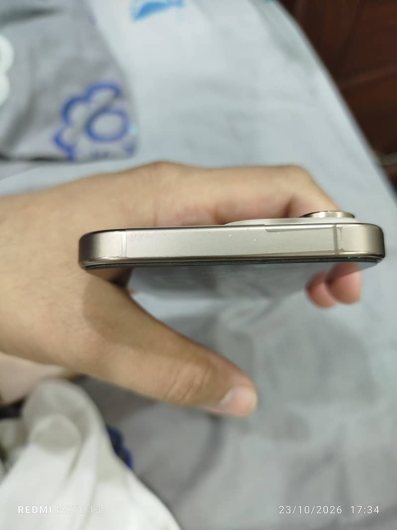 Apple iPhone 16 Pro Max JV 5