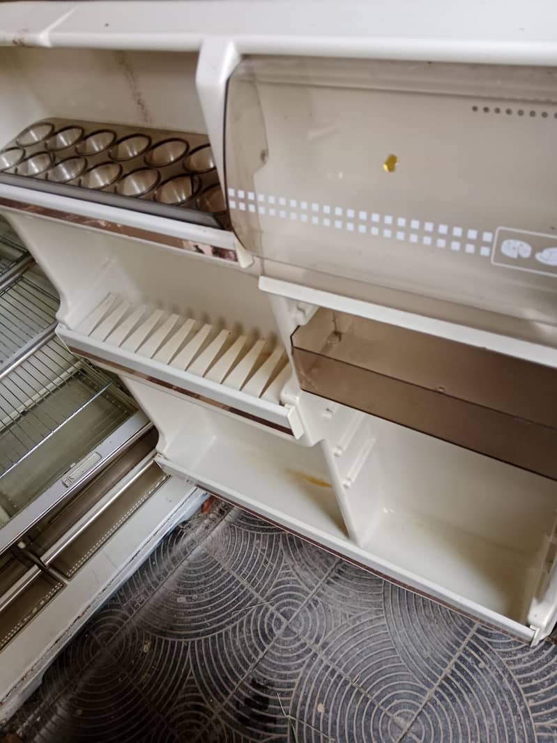 Frigidaire refrigerator 2