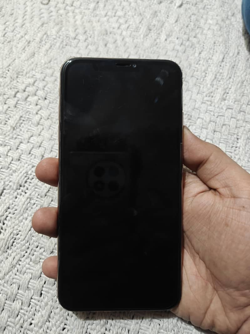 Apple iPhone XS Max 3
