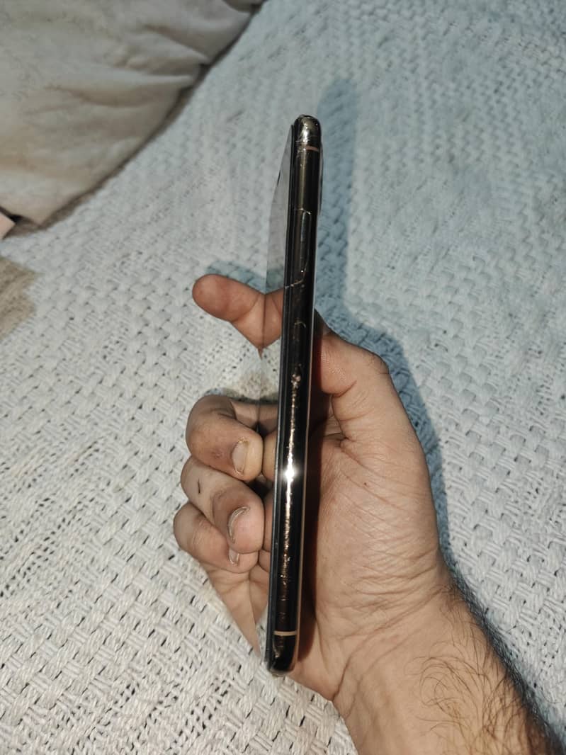 Apple iPhone XS Max 5