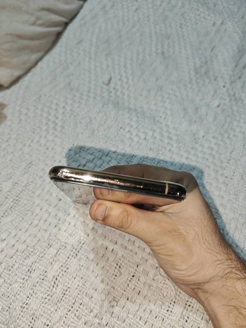 Apple iPhone XS Max 6