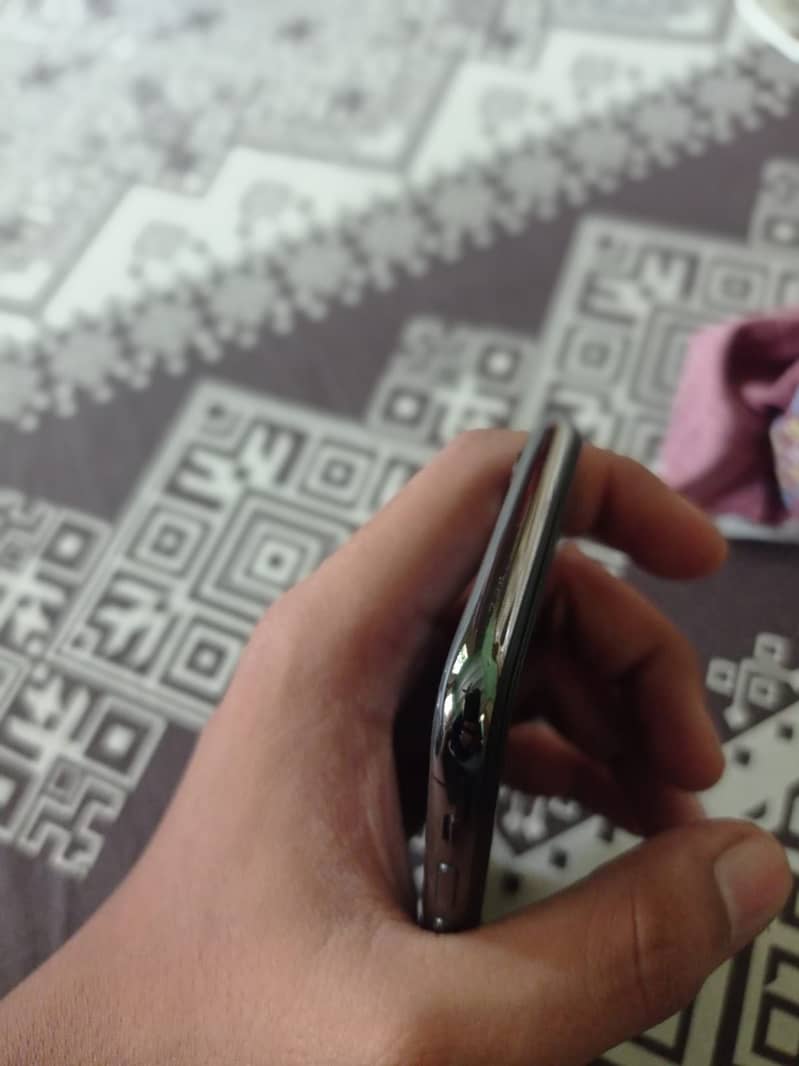 Apple iPhone Xs 5
