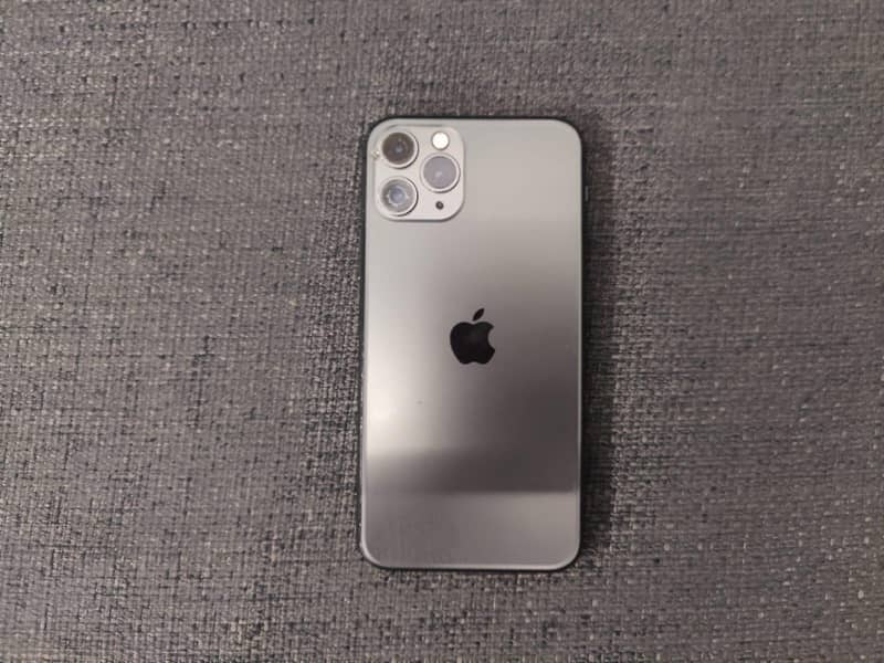 Apple phone 0