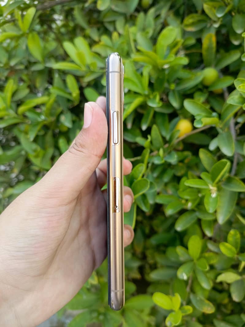Apple iPhone 11 Pro 2
