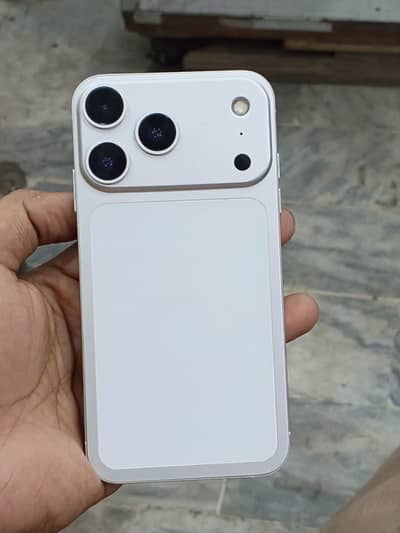 IPHONE XR/17 PRO CONVERTED