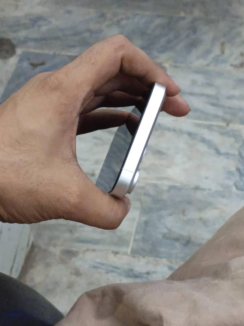 IPHONE XR/17 PRO CONVERTED 4