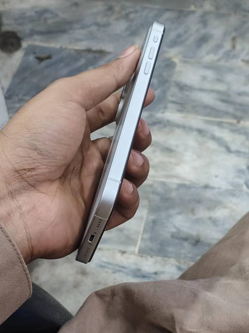 IPHONE XR/17 PRO CONVERTED 5