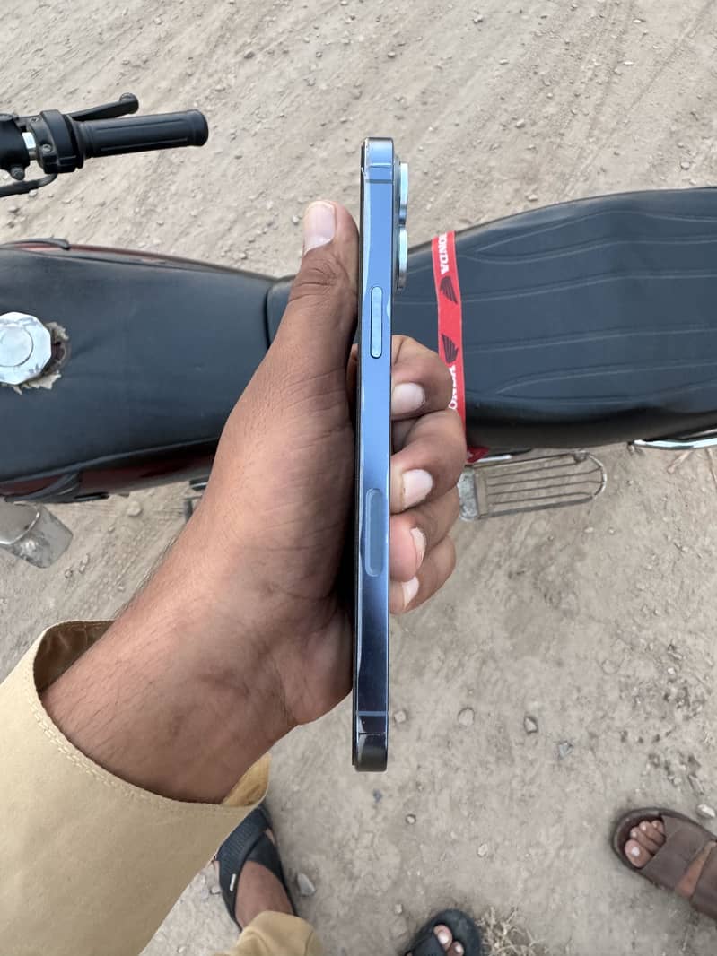 Apple iPhone 13 Pro Max 1