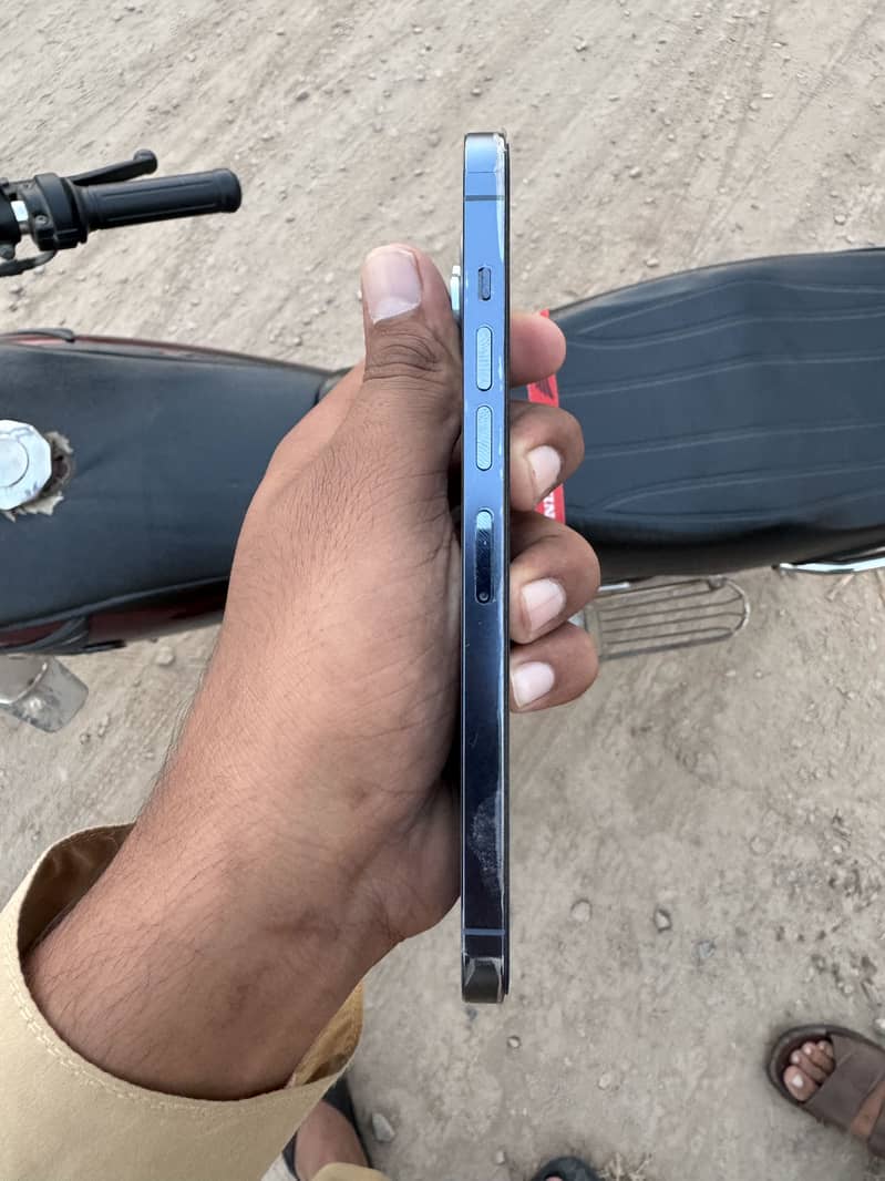 Apple iPhone 13 Pro Max 3