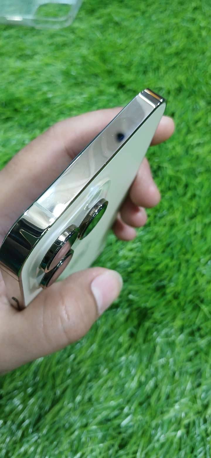 Apple iPhone 14 Pro Max 4
