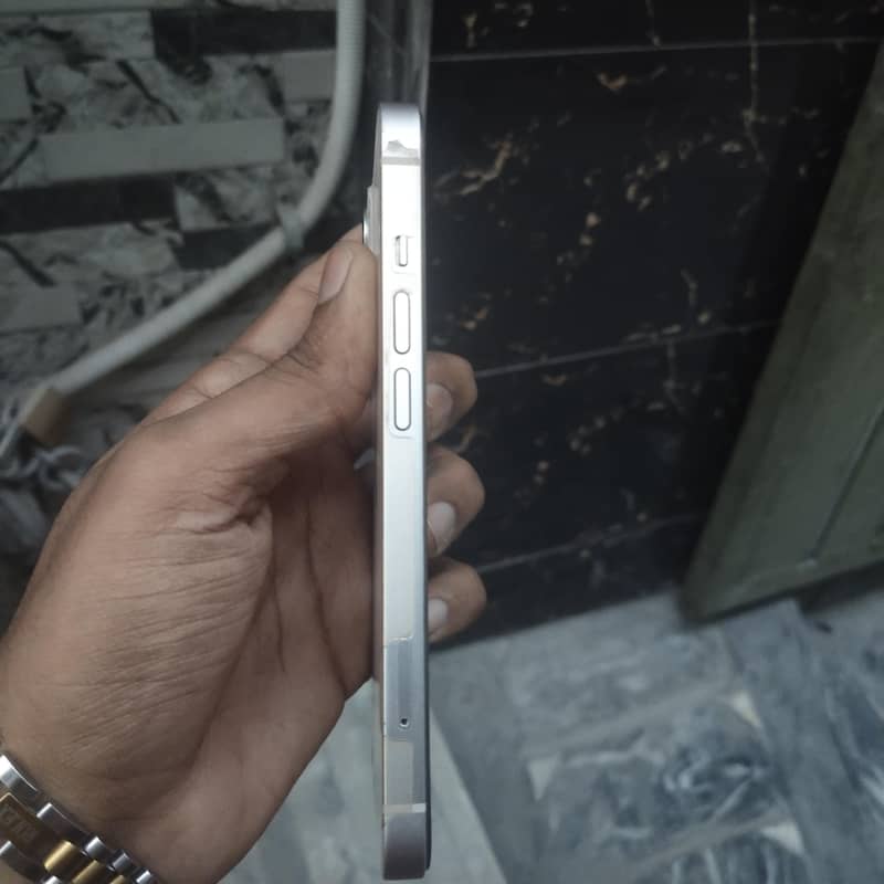Apple iPhone 13 3