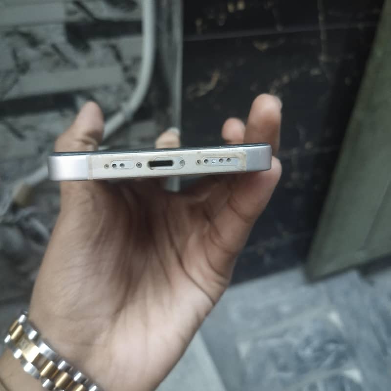 Apple iPhone 13 6