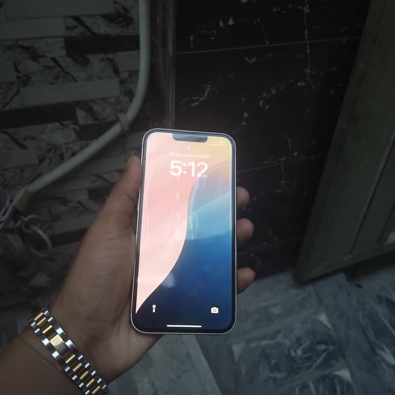 Apple iPhone 13 8