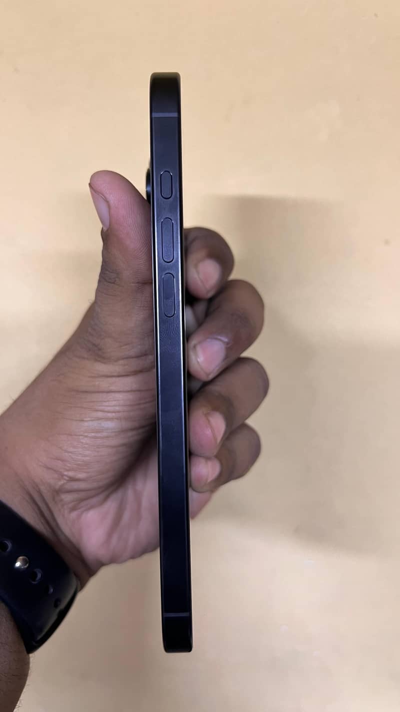 Apple iPhone 16 Pro Max 3