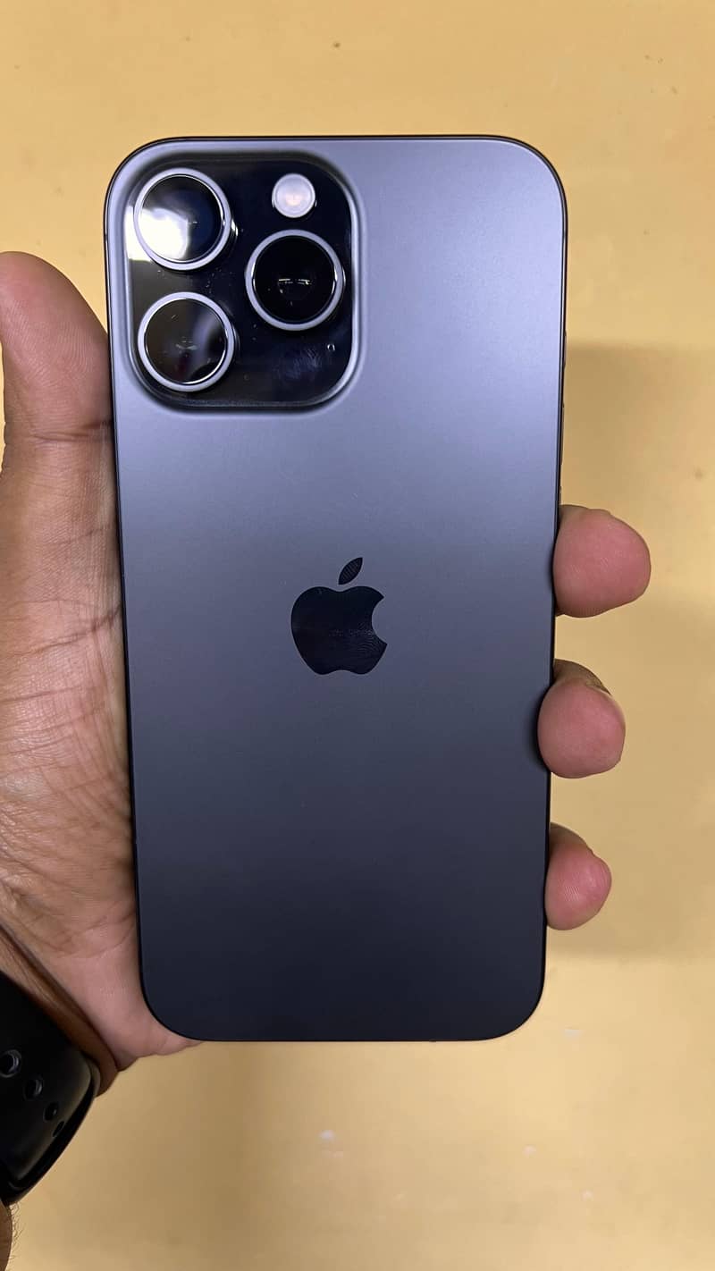 Apple iPhone 16 Pro Max 4