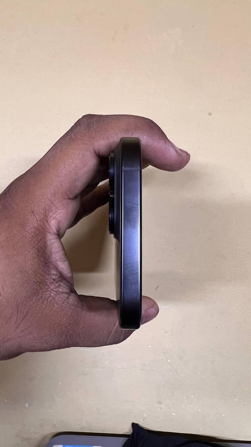 Apple iPhone 16 Pro Max 5