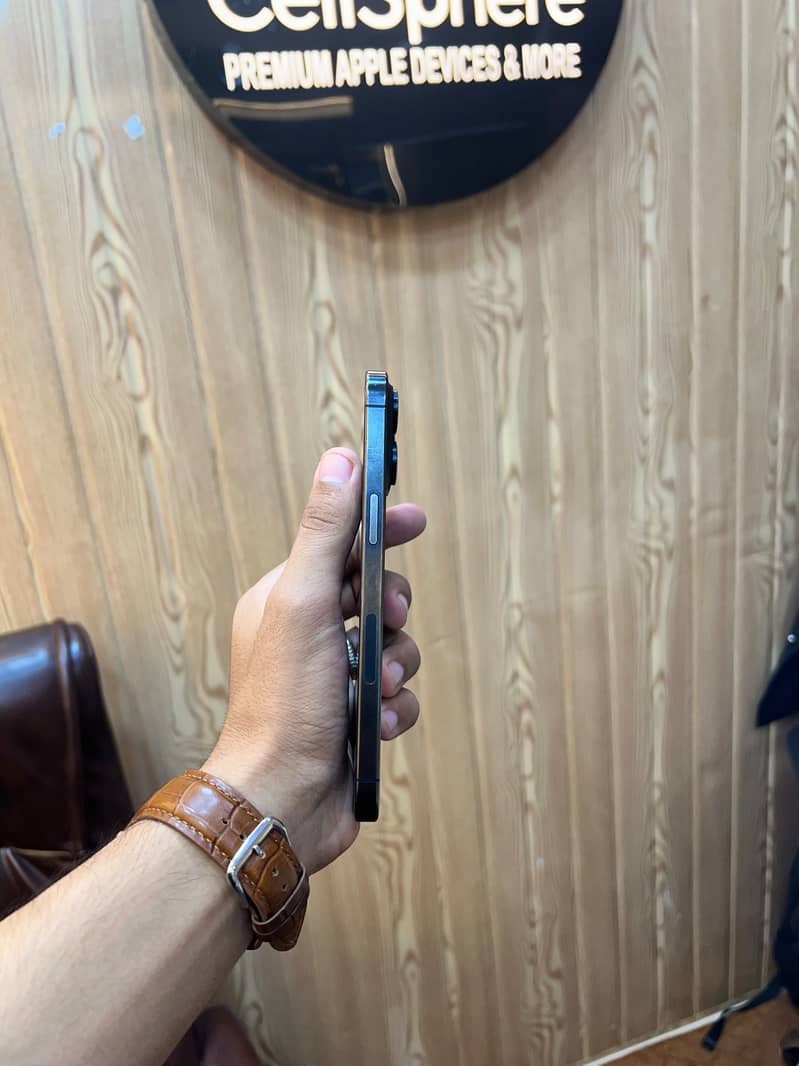Apple iPhone 15 Pro Max 1